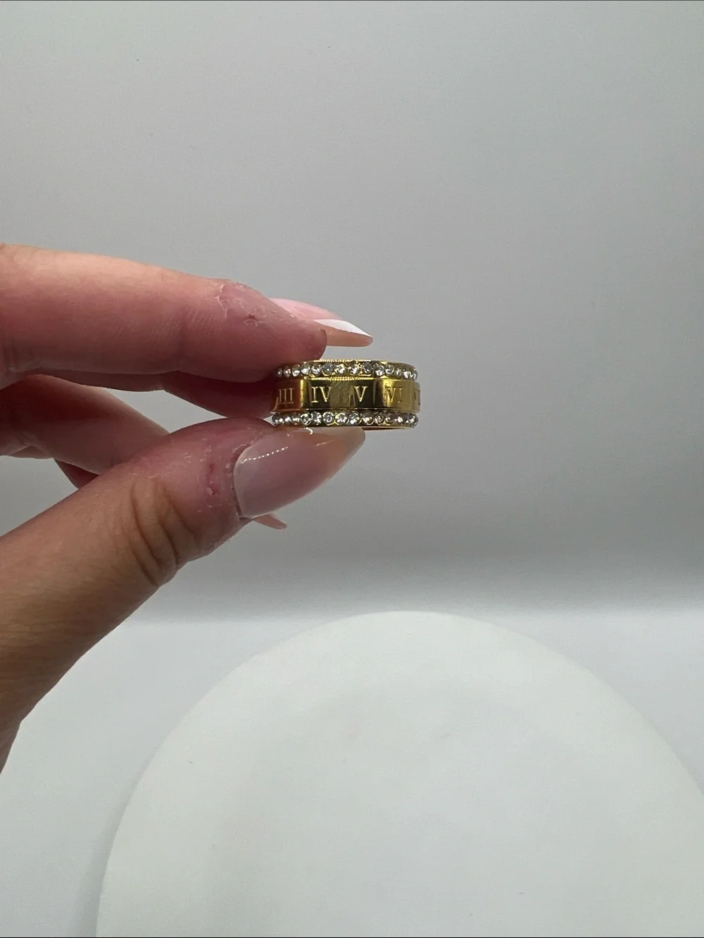 251. 18k Gold Plated Roman Numeral Cubic Zirconia Band Ring Size 7